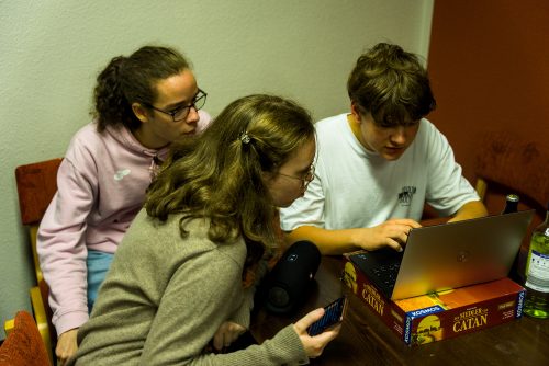 20251007 212437 124CA8B2